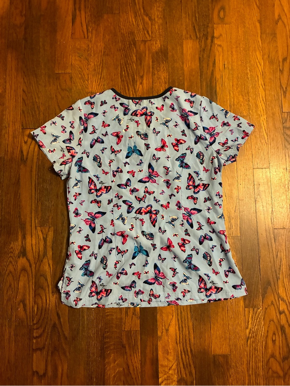 Betsey Johnson women’s scrub top size medium - Picture 2 of 4